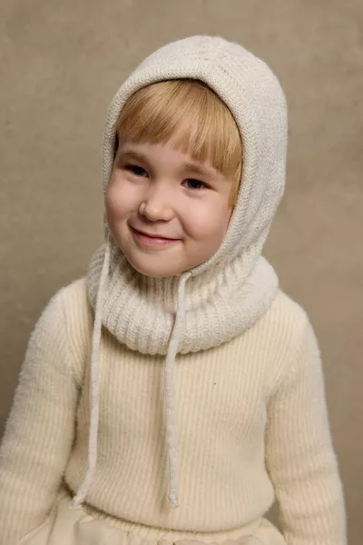 Вълнена шапка за деца с помпон