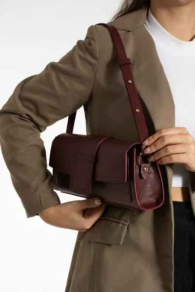 حقيبة كروس باغيت على الطراز الكلاسيكي بتصميم أنيق