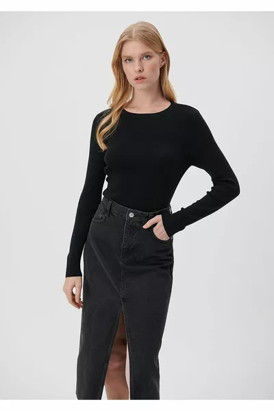 Черен пуловер 