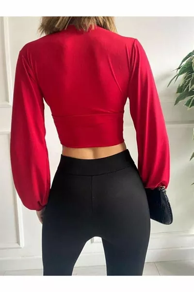 Женская красная укороченная блузка с глубоким декольте и поясом на талии