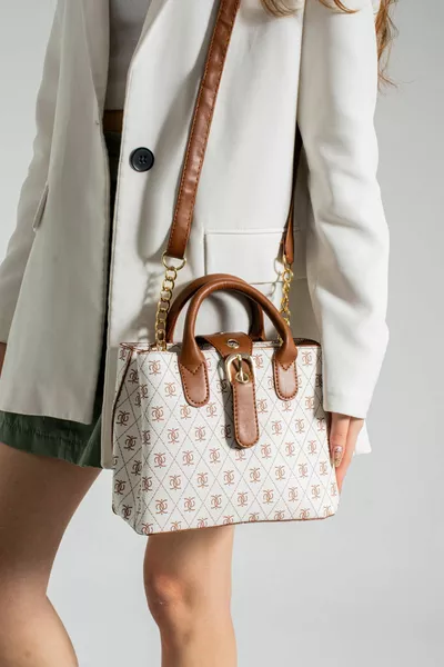 المرأة كريم منقوشة الجلود تان الكتف حزام اليد المفاجئة سستة إغلاق اليد وحقيبة الكتف