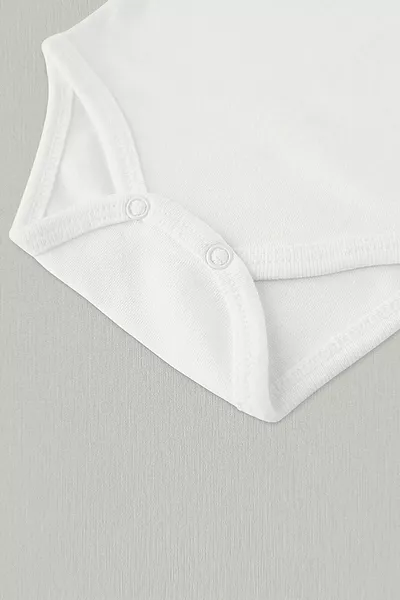 Медено бебешко тяло на леля