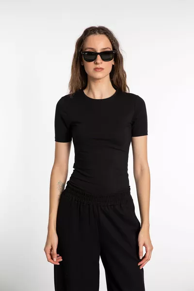 قطن دائري الرقبة قصيرة الأكمام بلوزة أسود