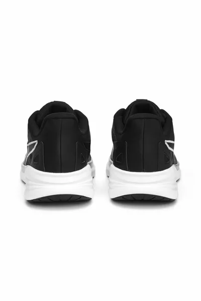 نقل أحذية الجري الحديثة الطازجة