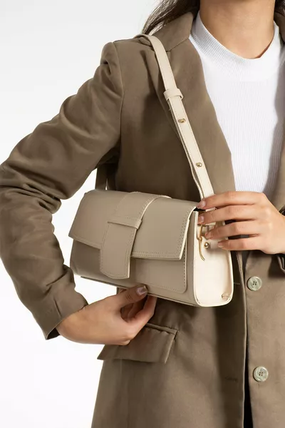 حقيبة كروس باغيت على الطراز الكلاسيكي بتصميم أنيق