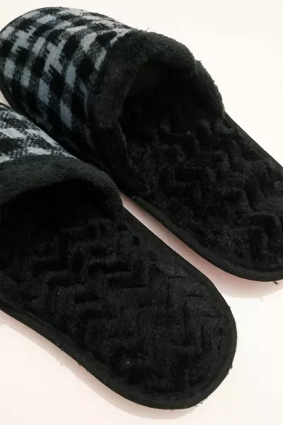 Pantoufles d’hiver à motifs à carreaux bleu marine pour hommes avec fourrure à l’intérieur