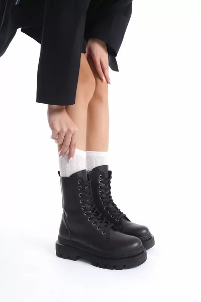 Дамски ботуши с цип и лека подметка Postal