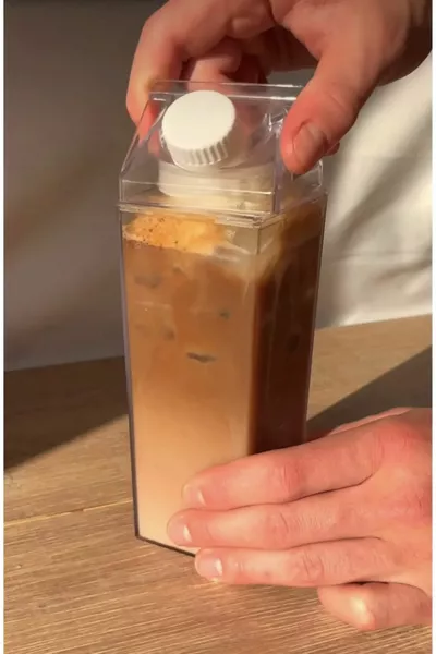 زجاجة مشروب قهوة بماء حليب ميكا  مل بتصميم صندوق | إنه ليس زجاجا | فنجان قهوة وعرض -1 قطعة