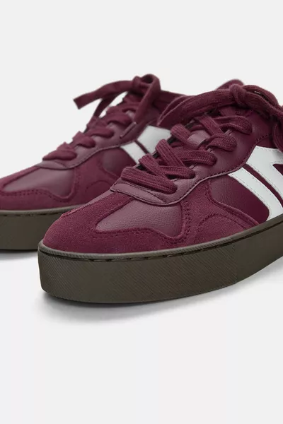 Des baskets rétro au design audacieux