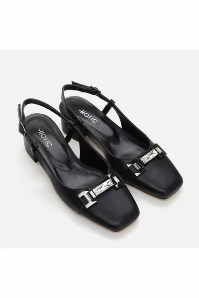 الكعب السميك للمرأة السوداء