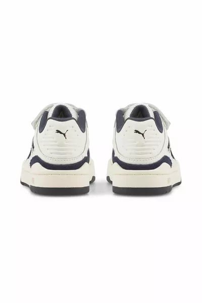 أحذية رياضية للأطفال