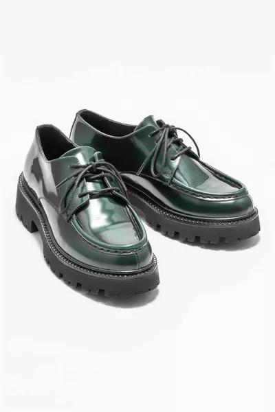 جلد أخضر نسائي لوفر