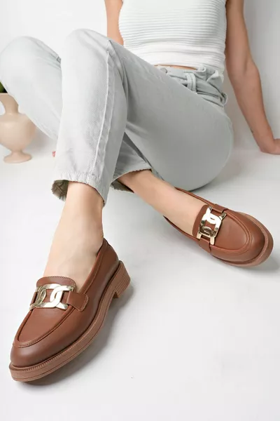 جلد طبيعي مشبك تان أحذية نسائية المتسكع