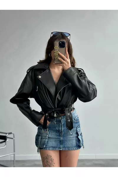 Giacca in pelle da motociclista nera oversize da donna di nuova stagione