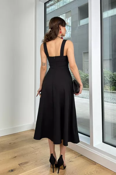 Дамска рокля с квадратна яка с дебела каишка Миди дължина Черна