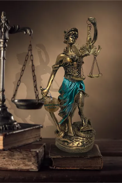 Objet décoratif à offrir Statue Figurine Balance de la Justice Statue Thémis Cm. Or antique & Bleu antique
