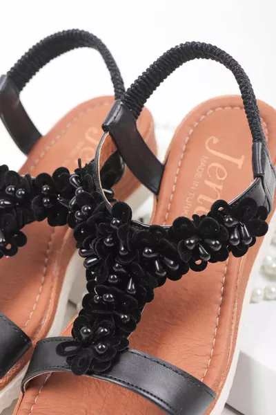 Вносни сандали с плоска подметка и камъни и еластични гърбове