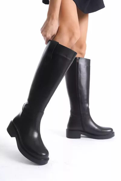 المرأة جلد طبيعي عارضة سستة الركبة أحذية سوداء أورا