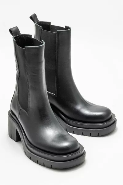 أحذية نسائية جلدية سوداء