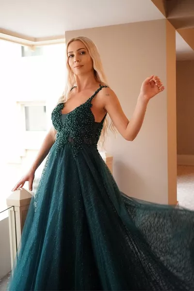 Zümrüt İşlemeli Tül Abiye Nişan Elbisesi