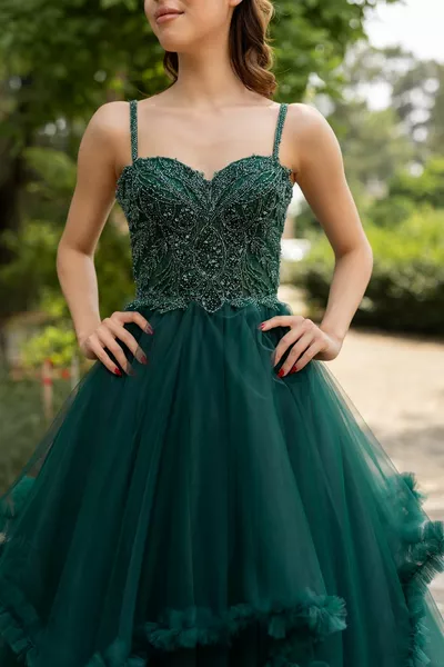 Minerva Engagement Toilet - Henné, pizzo Jablonex importato ricamato, gonna dettagliata con volant