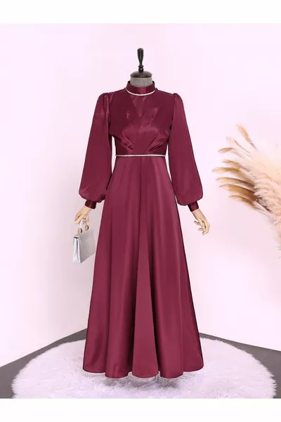 Satin evening dress with double layer waist and stone detail on the collar