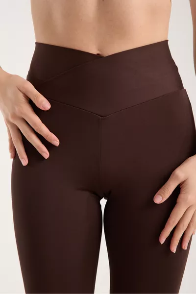 لجين ضاغط للنساء بحجم واحد، يقلل القياسات، لون بني، خصر عالي، بسروال رياضي بحزام متقاطع