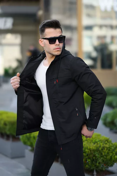 جاكيت رجالي موسمي مقاوم للماء والرياح