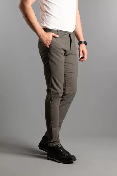 Herrenhose aus khakifarbenem Canvas-Leinen