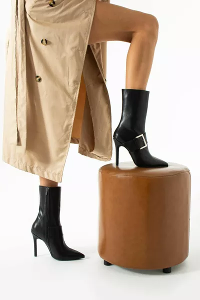 أحذية نسائية سوداء مع مشبك تفاصيل مدببة تو سستة