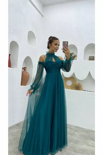 DRAPIERTES DAMEN-ABENDKLEID MIT TÜLLÄRMELN UND ELASTISCHEM DETAIL