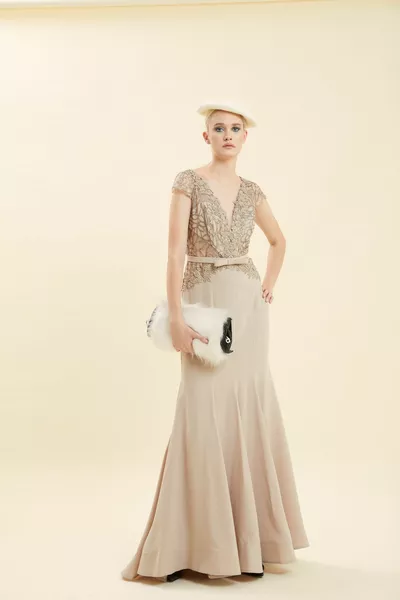 Laag uitgesneden lange jurk met V-hals en borduurwerk