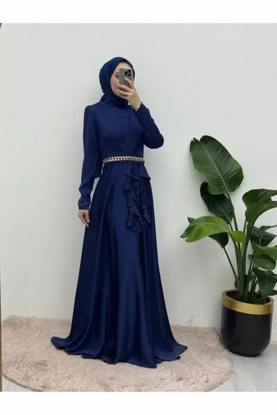 Сатенена вечерна рокля с талията верига детайл разрошени отпред