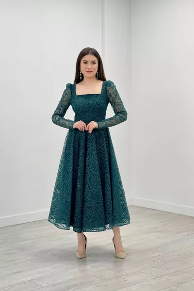 فستان ميدي بوي من القماش اللامع بياقة مربعة - أخضر زمردي