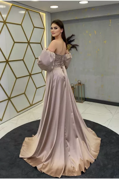 Tragbares trägerloses Eftalya-Abendkleid mit Schwanz Beige