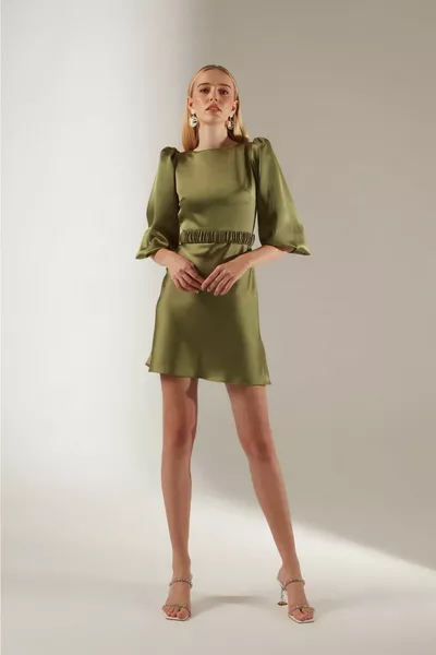 بالون الأكمام البسيطة الكاكي الخطوبة اللباس