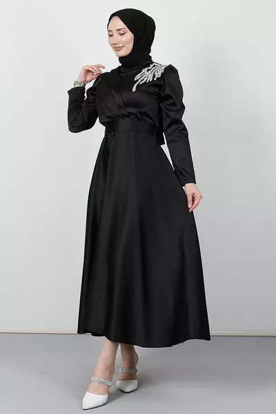 Satijnen Avondjurk Zwart met Schoudersteentjes