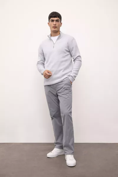 Maglione basic grigio a maglia liscia, fit standard, taglio normale, collo alto con zip au