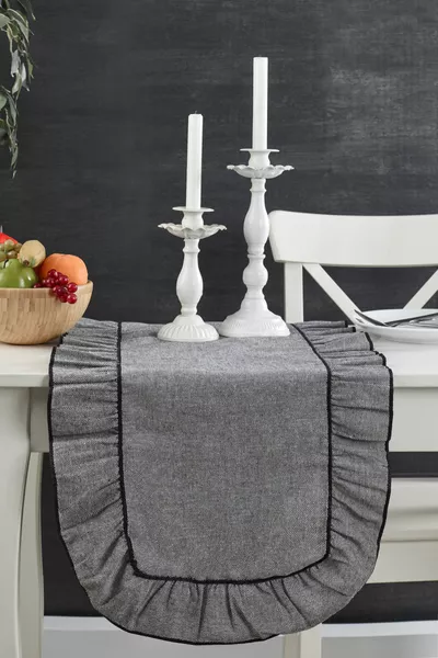 Naturbaumwolle-Leinen-Runner mit Vintage-Rüschen, geschwungenen Details und Paspel,  x  cm