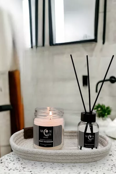 Geurstokjes poeder en geurkaars set met witte standaard