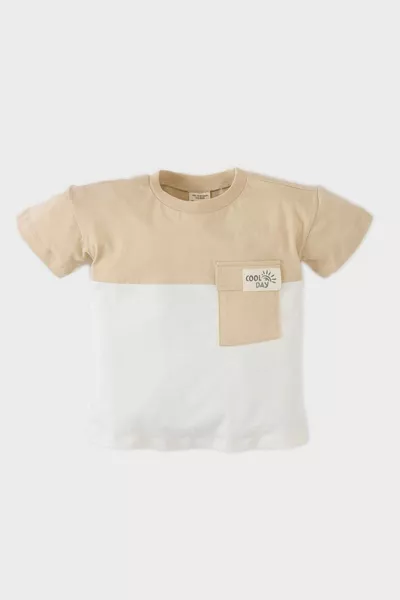 قميص صبي قصير الأكمام بياقة دائرية وبتصميم ألوان متباينة SM