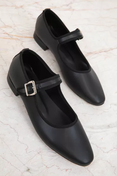 شقق باليه نسائية سوداء 