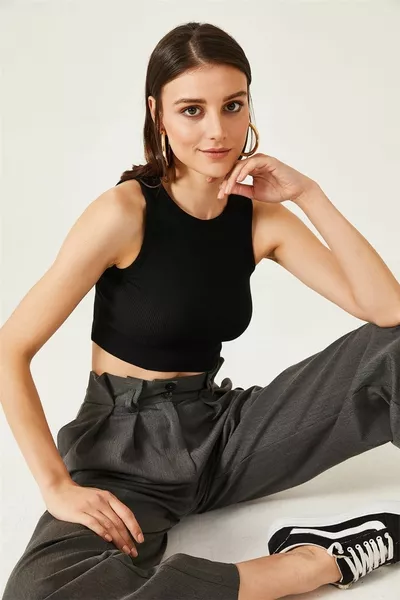 المرأة صفر الأكمام كاميسول بلوزة قصيرة أسود