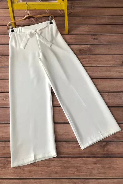 بنطلون نسائي أبيض بحزام واسع الساقين