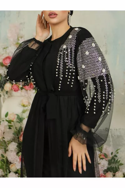بدلة عباية مزدوجة مع أحجار اللؤلؤ على الأكمام