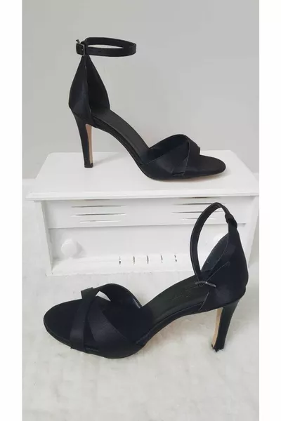 Черный атлас с поперечной полосой на тонком каблуке с одним браслетом женские туфли на каблуке