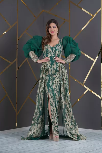 Glitter Embossed Patterned Low-Cut Cape Queen Evening Dress with Slit