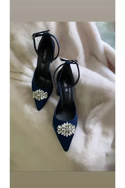 أحذية نسائية بحجر كارنياريك