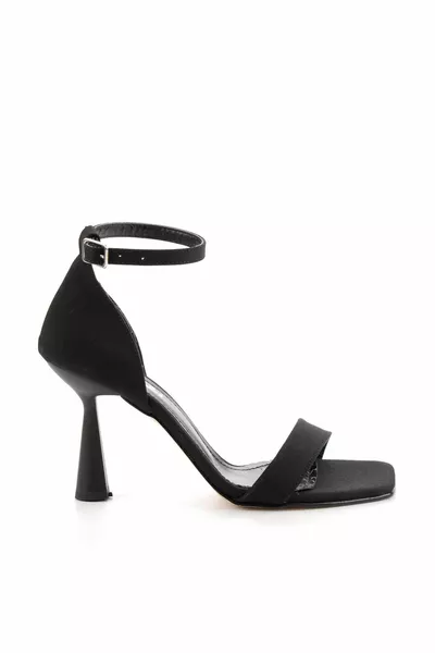 Matzwarte satijnen klassieke hakken voor dames 