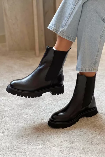 Lennon Siyah Hakiki Deri Lastik Detay Kalın Taban Kadın Bot